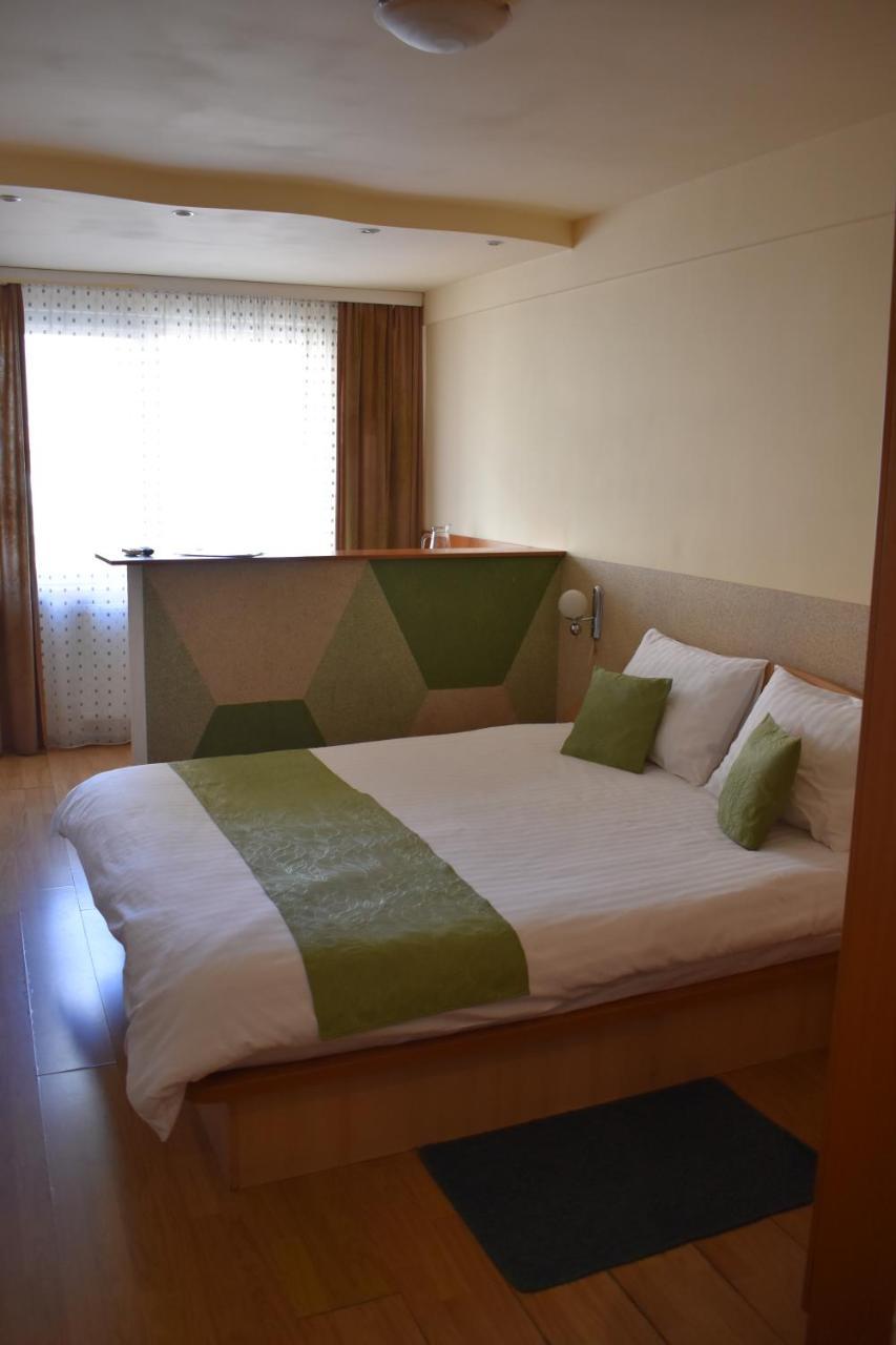 Hotel Zimbru Cluj-Napoca Exteriör bild